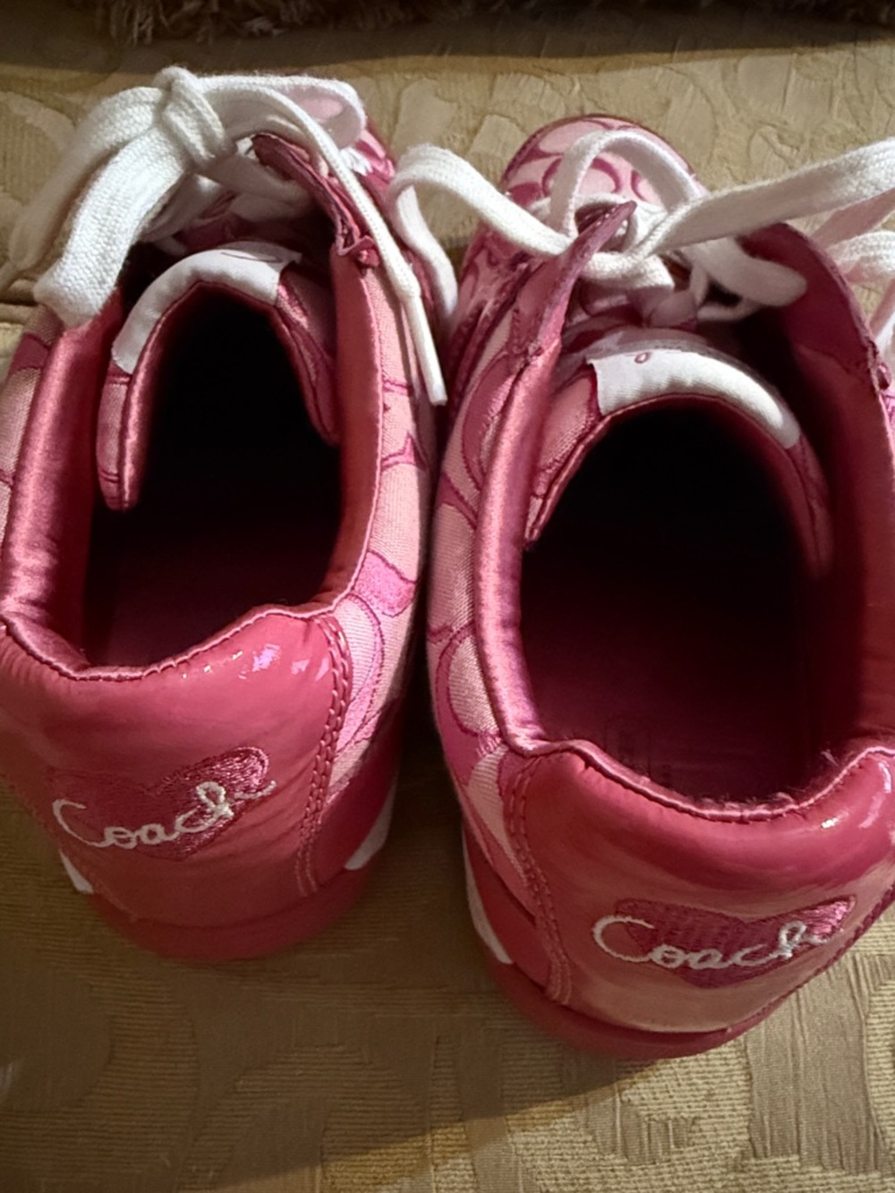 Coach Norra Signature "C" monogram pink sneakers preowned. - Picture 7 of 16